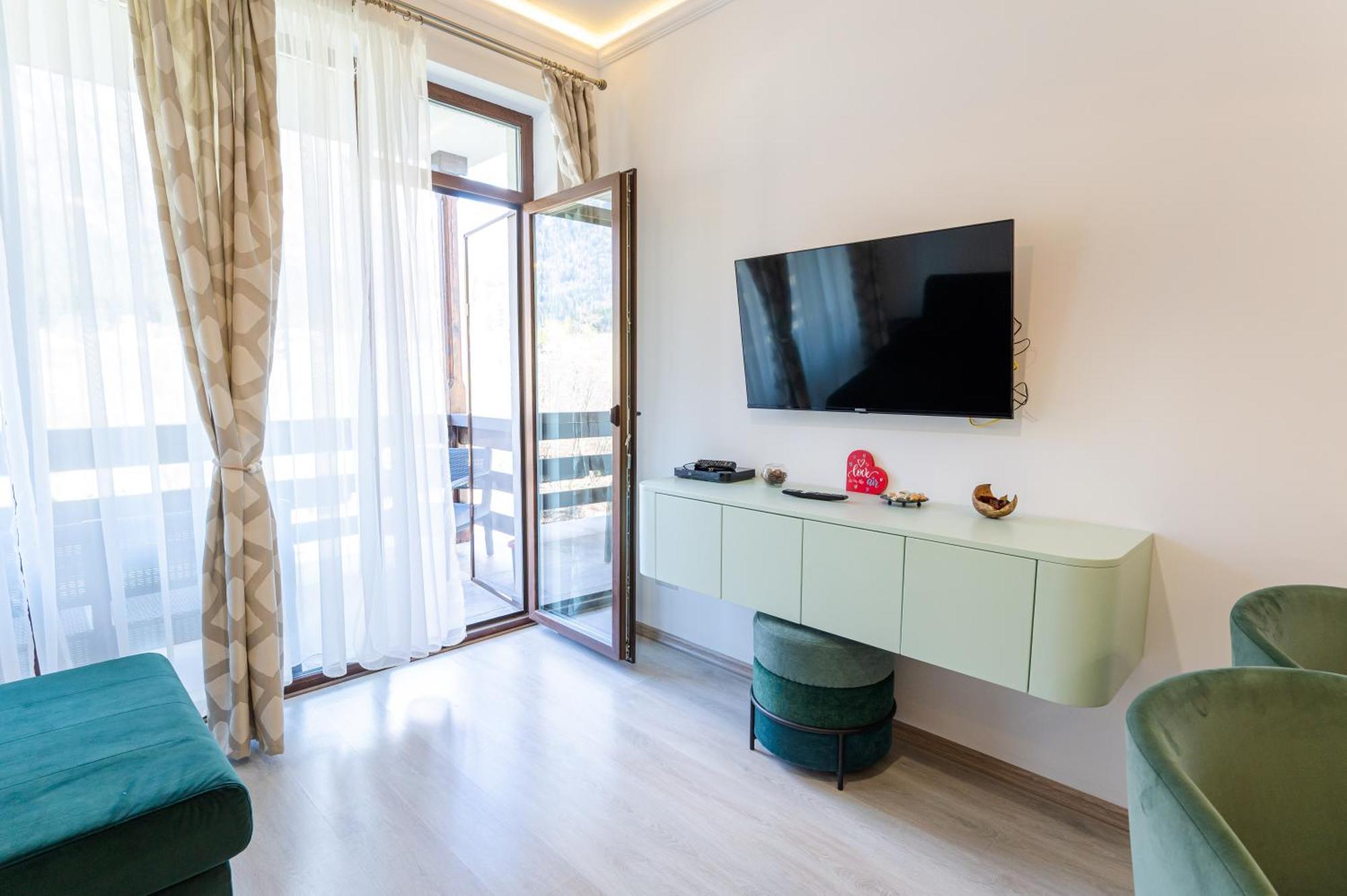 Apartment Cross Caraiman View 1